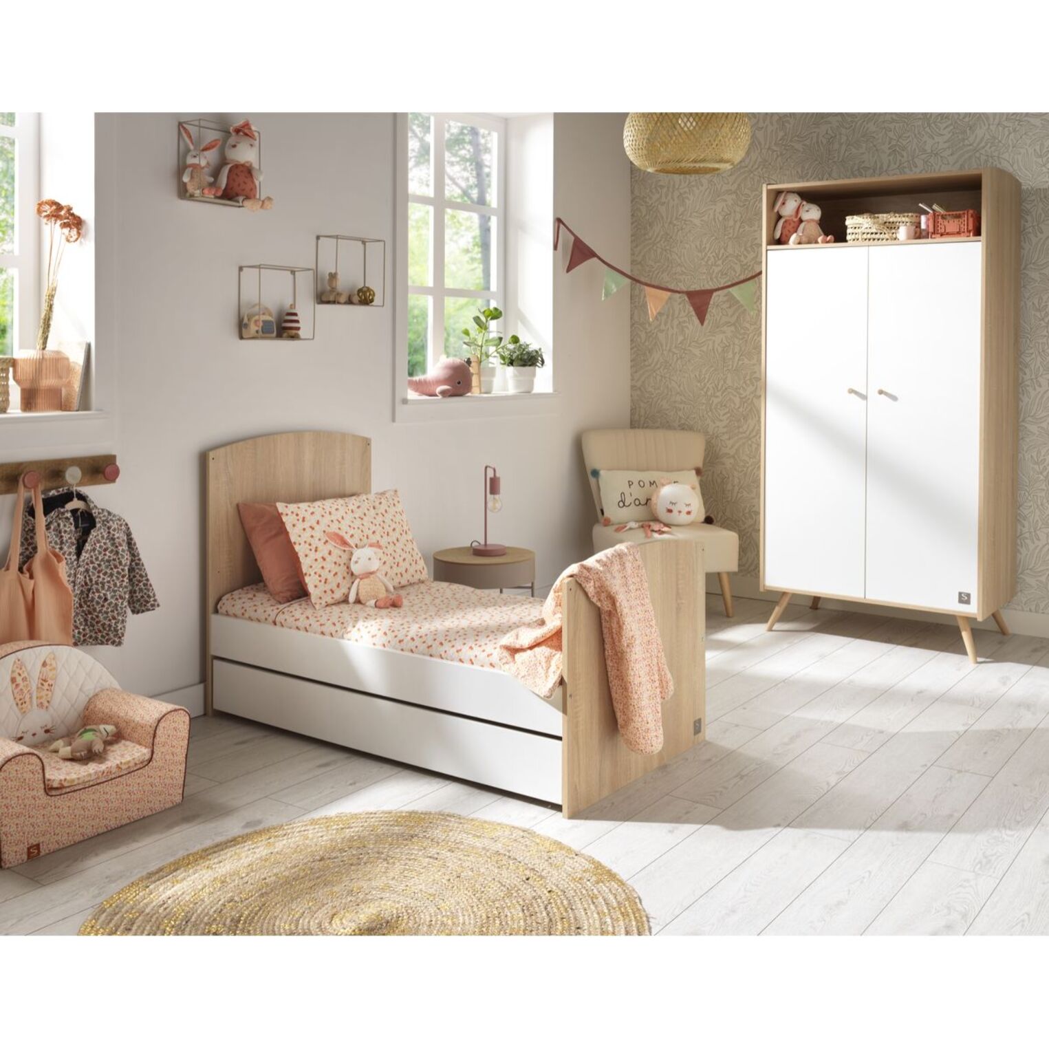 Chambre bébé trio: Lit bébé 70x140 évolutif, commode à langer 3 tiroirs et armoire 2 portes décor bois chêne et blanc