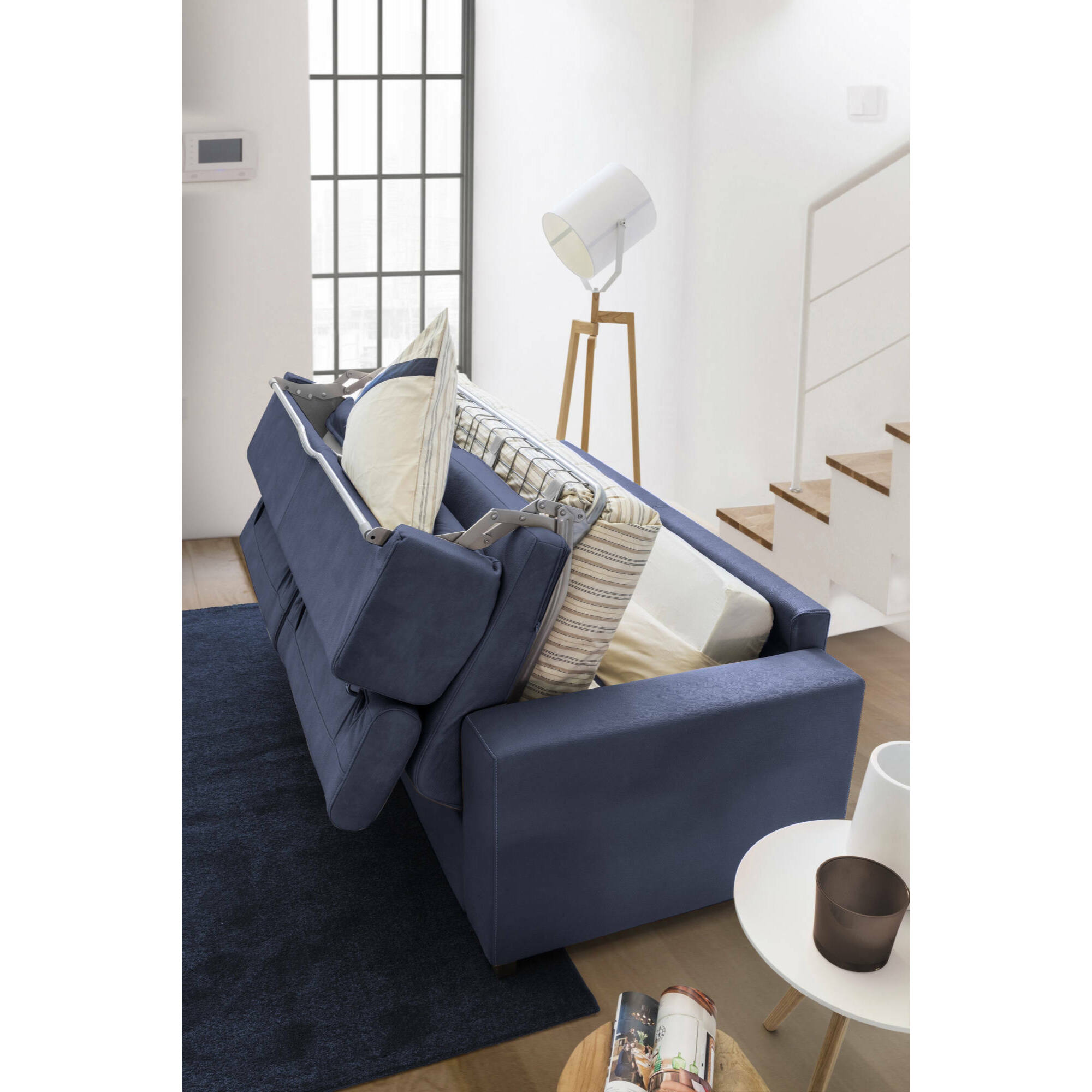 Divano Letto Agostina, Divano a 2 posti, 100% Made in Italy, Sofà Soggiorno con apertura girevole, con poggiatesta regolabili e Braccioli slim, Cm 160x95h85, Blu