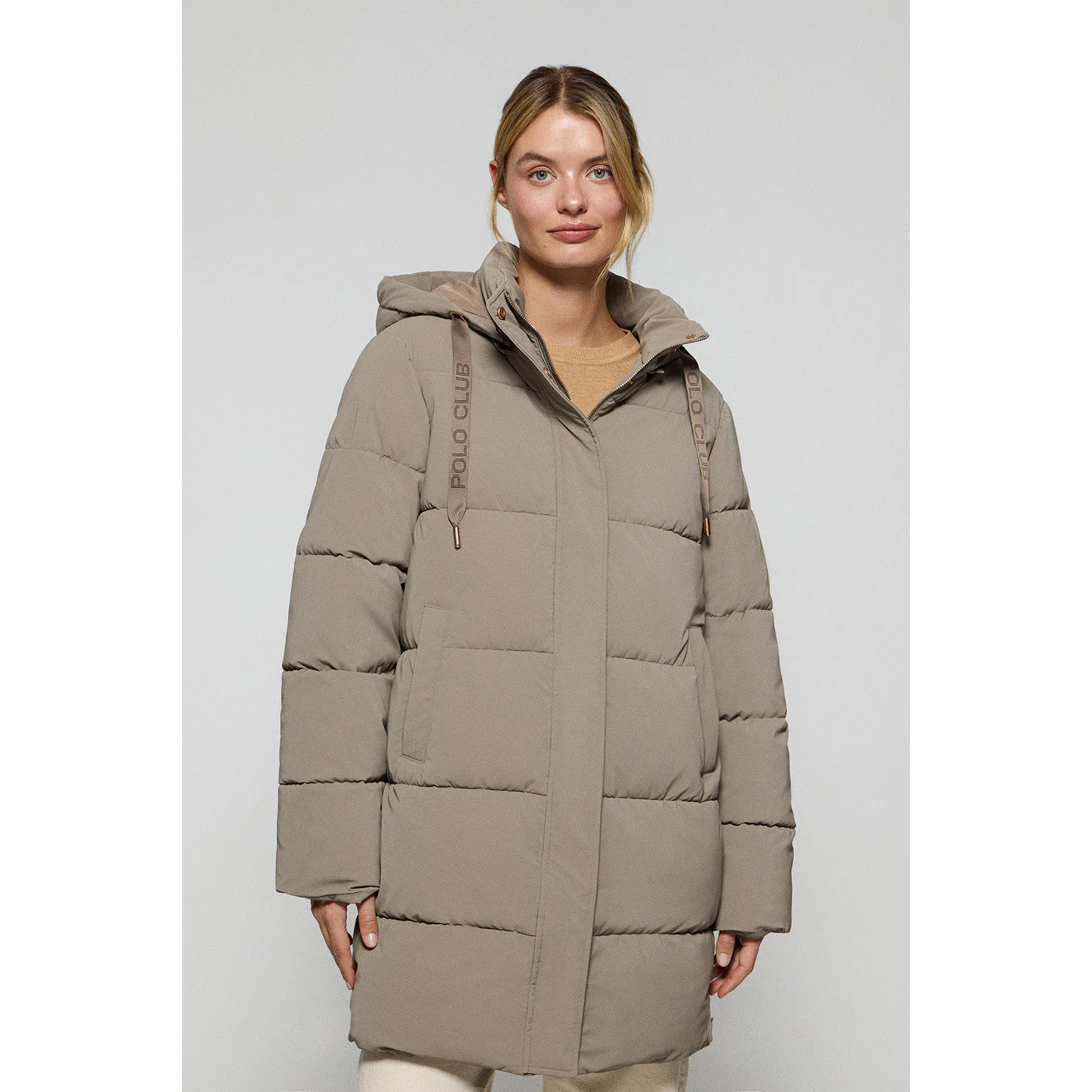 Abrigo Roma color taupe de capucha extraíble y detalles Polo Club