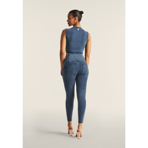 Top cropped effetto denim decorato sulle spalle