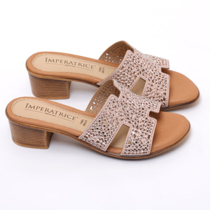 Sandali in simil pelle con applicazioni di strass e sottopiede comodissimo in memory
