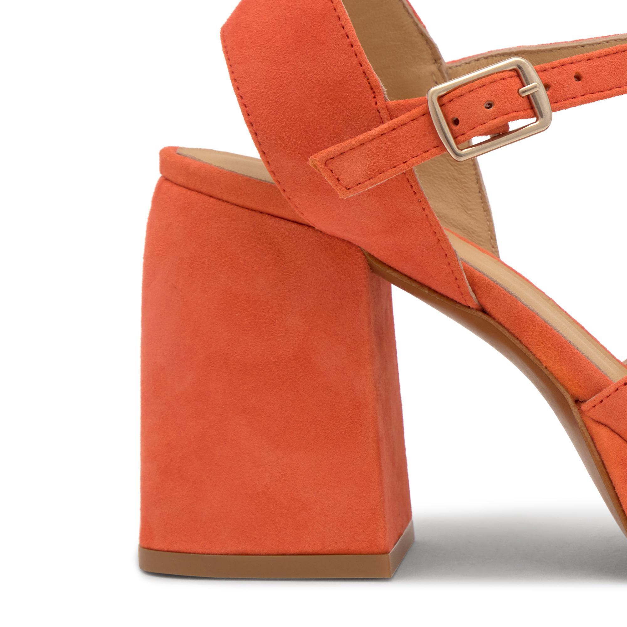 Sandalia de tacón Vero en ante con cierre de hebilla