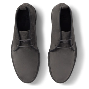 Desert boot Leo en serraje con cierre de cordones