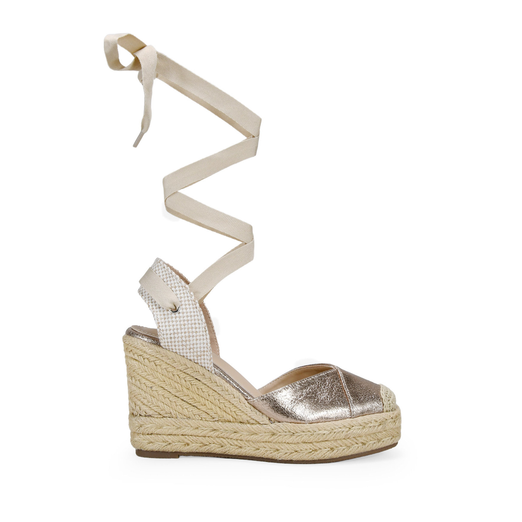 Alpargatas de cuña doradas con esparto y lazada