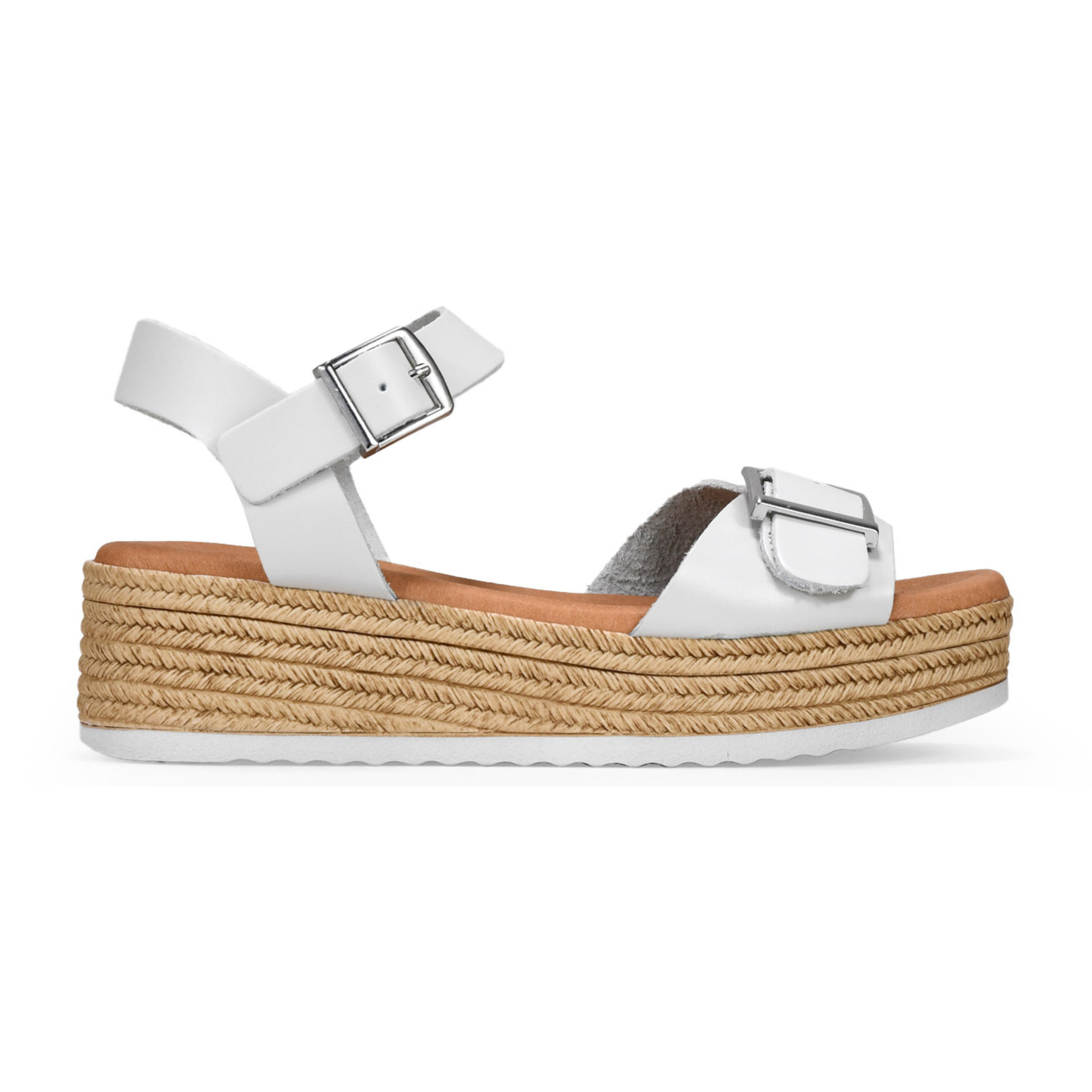 Sandalias de piel blancas con cula de esparto y hebillas