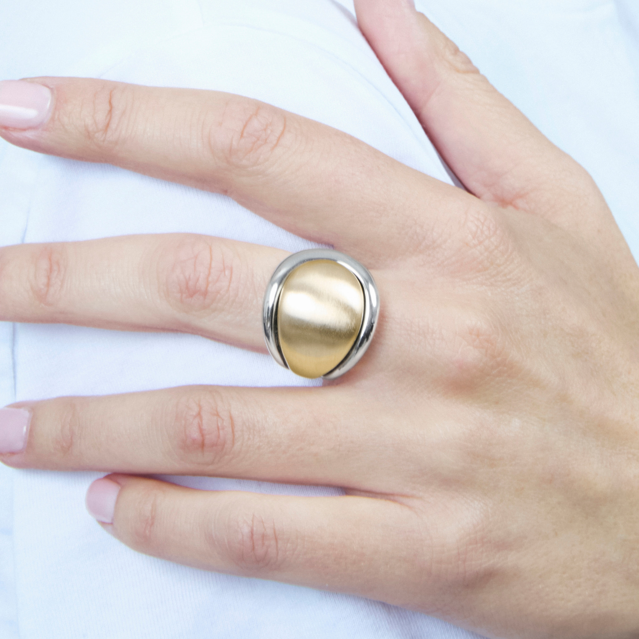 Anillo Ocheck acabado oro amarillo 18k y rodio