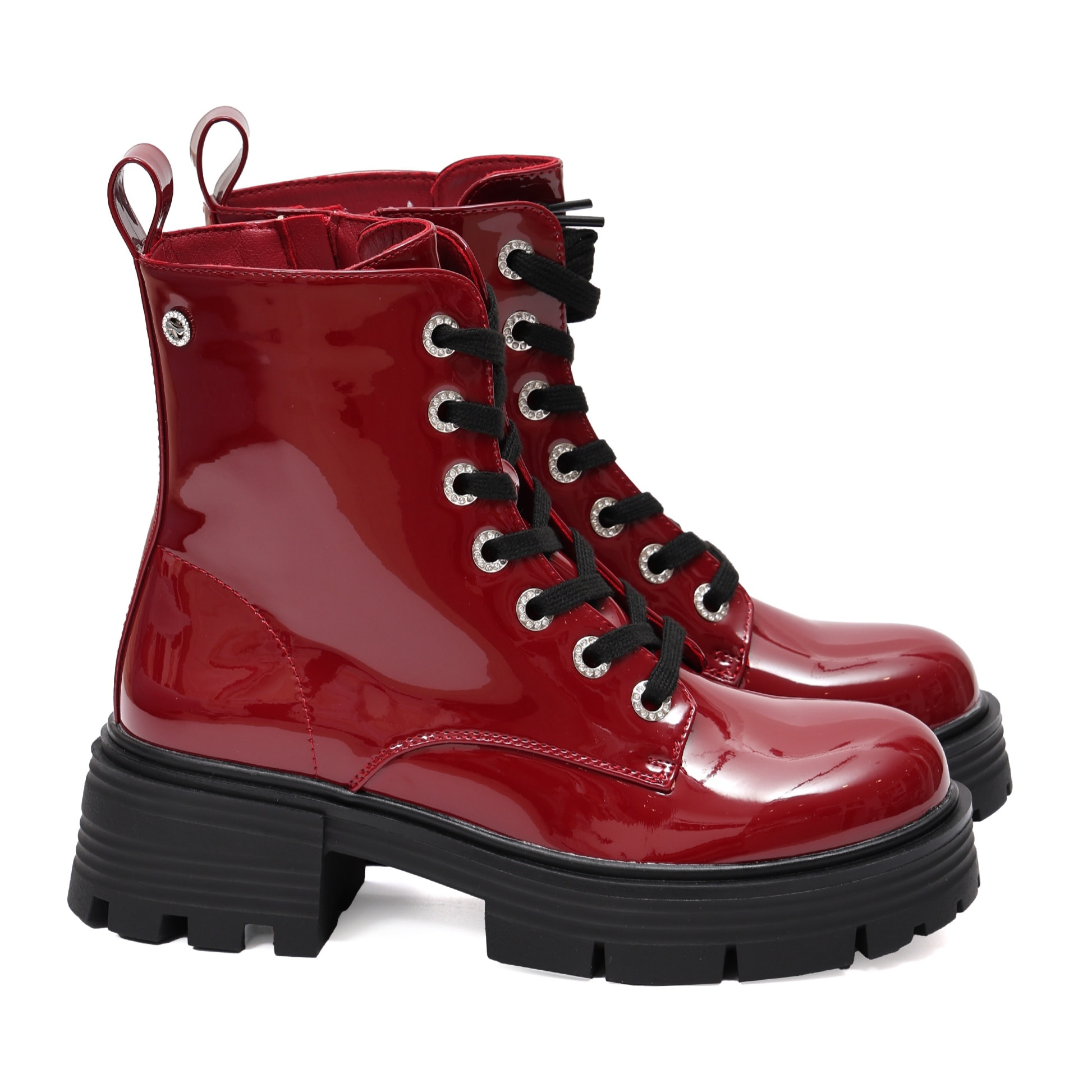 Anfibi in simil pelle verniciata con stringhe