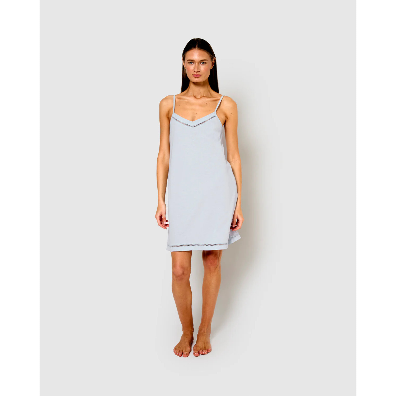 Camisón corto tirantes vainica celeste