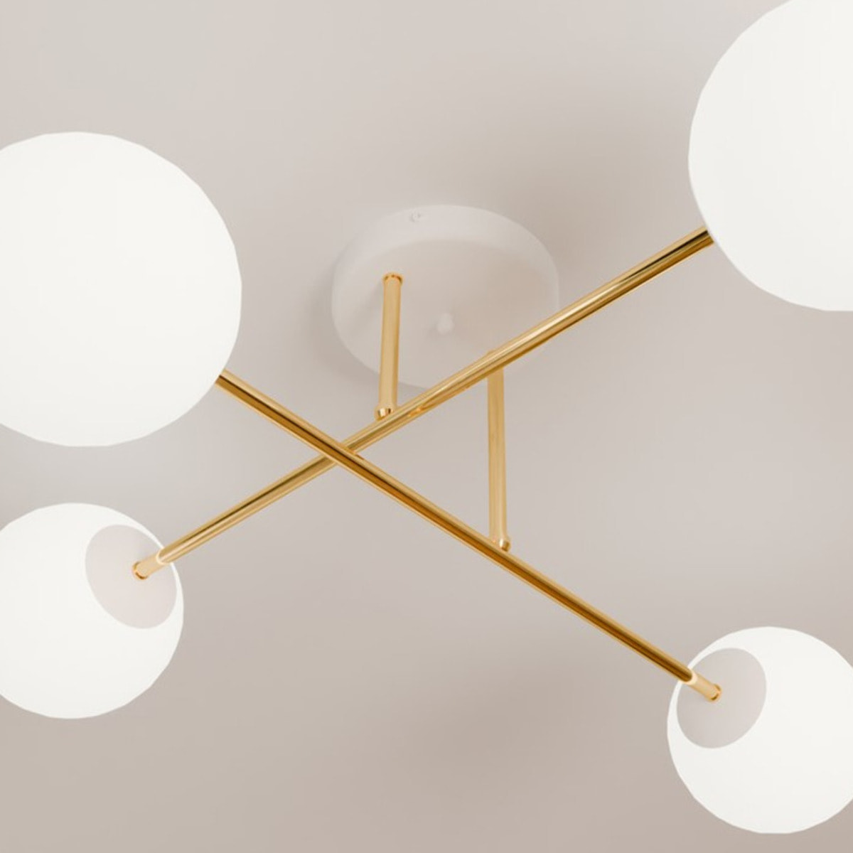 Lampada a sospensione MAGNUM in acciaio oro e vetro bianco