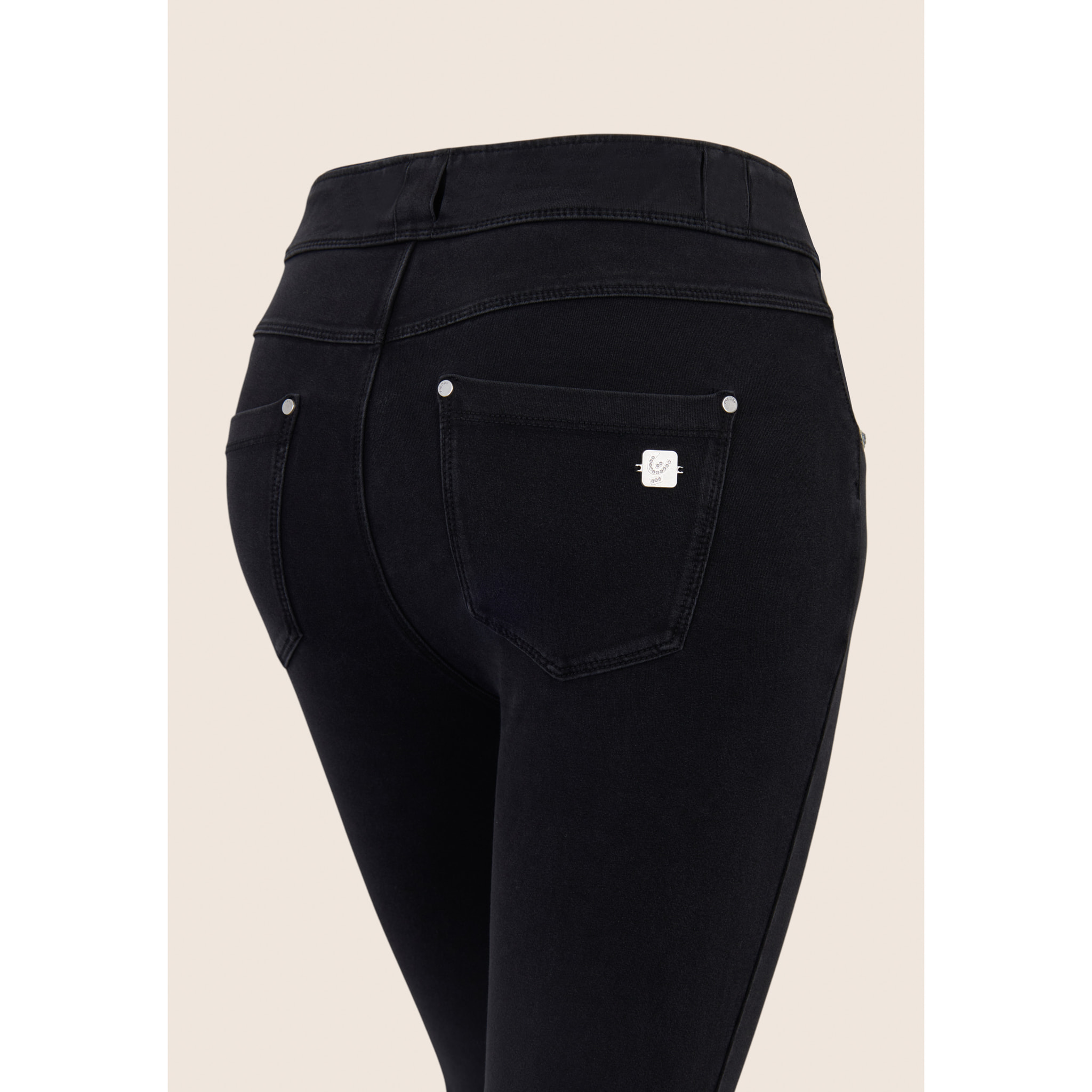 Pantaloni N.O.W.® skinny vita media in jersey effetto denim