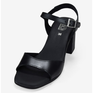 Sandalias negras en piel con tacón