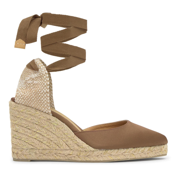 Alpargata Joyce cuña de yute en satén con cintas y punta afilada