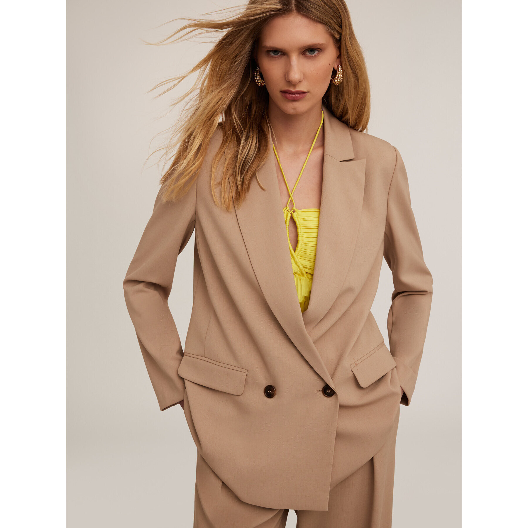 Motivi - Blazer doppiopetto con plissé posteriore - Beige