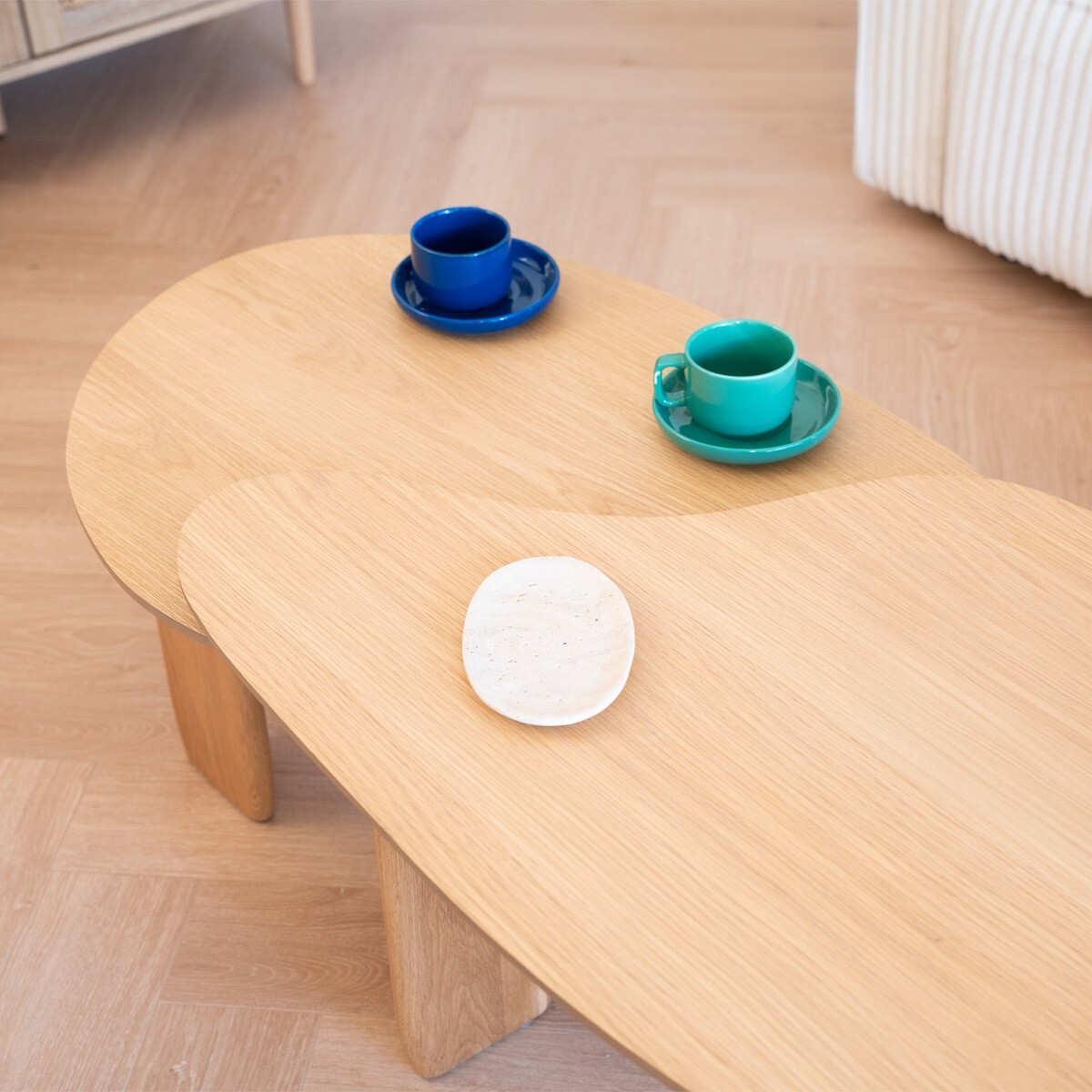 Lot de 2 tables basses organiques en bois, placage chêne - ARIA