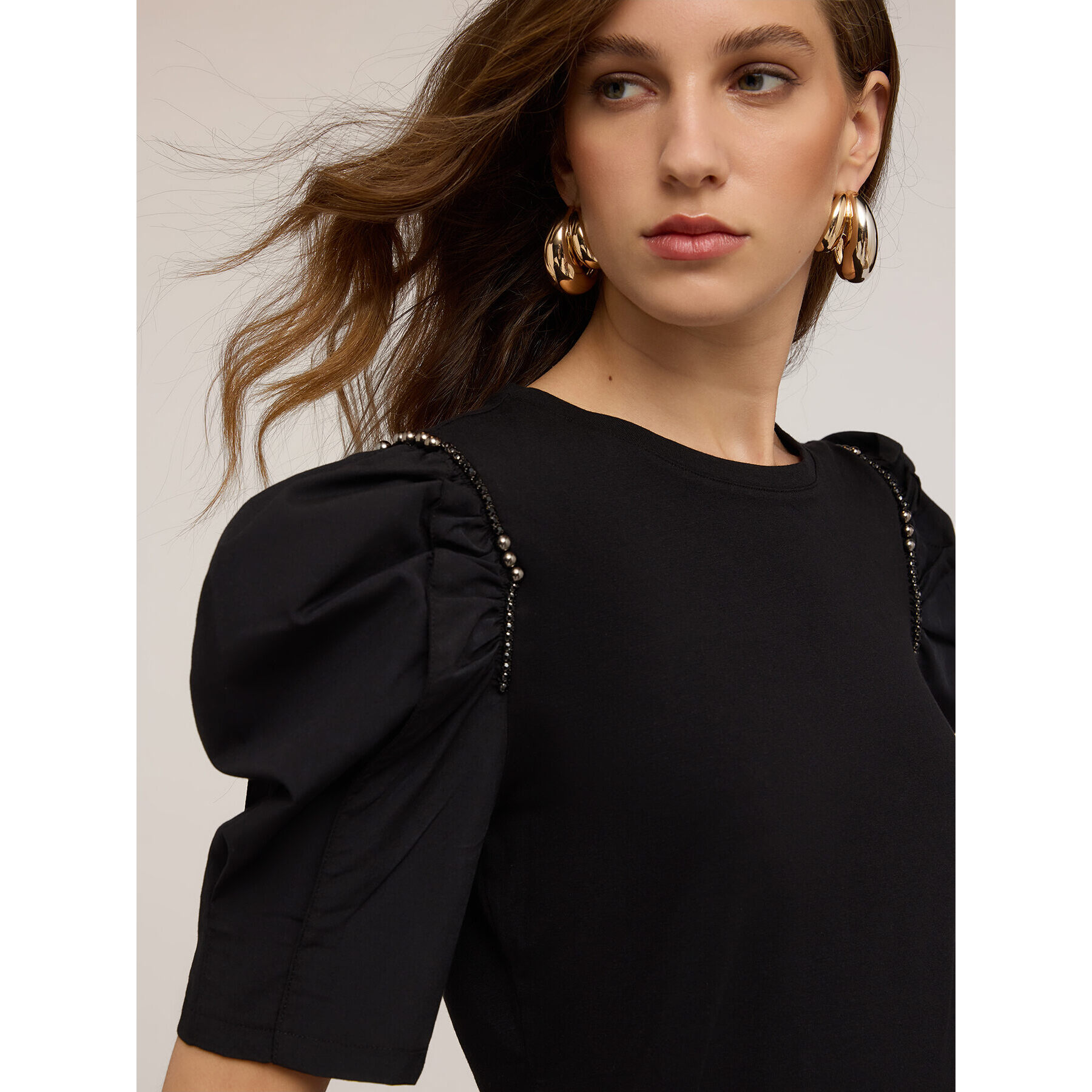 Motivi - Camiseta con mangas abombadas y piedras - Negro