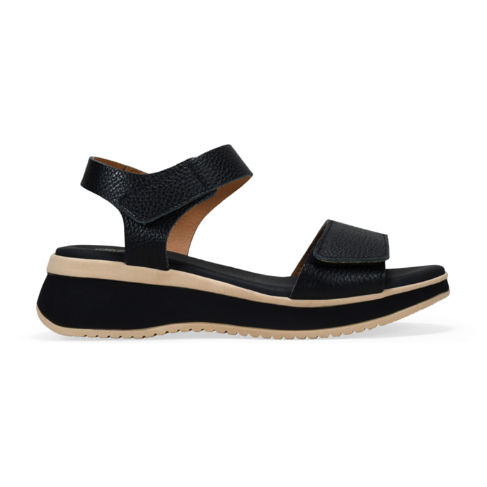 Sandalias de cuña negras en piel con cierre fácil