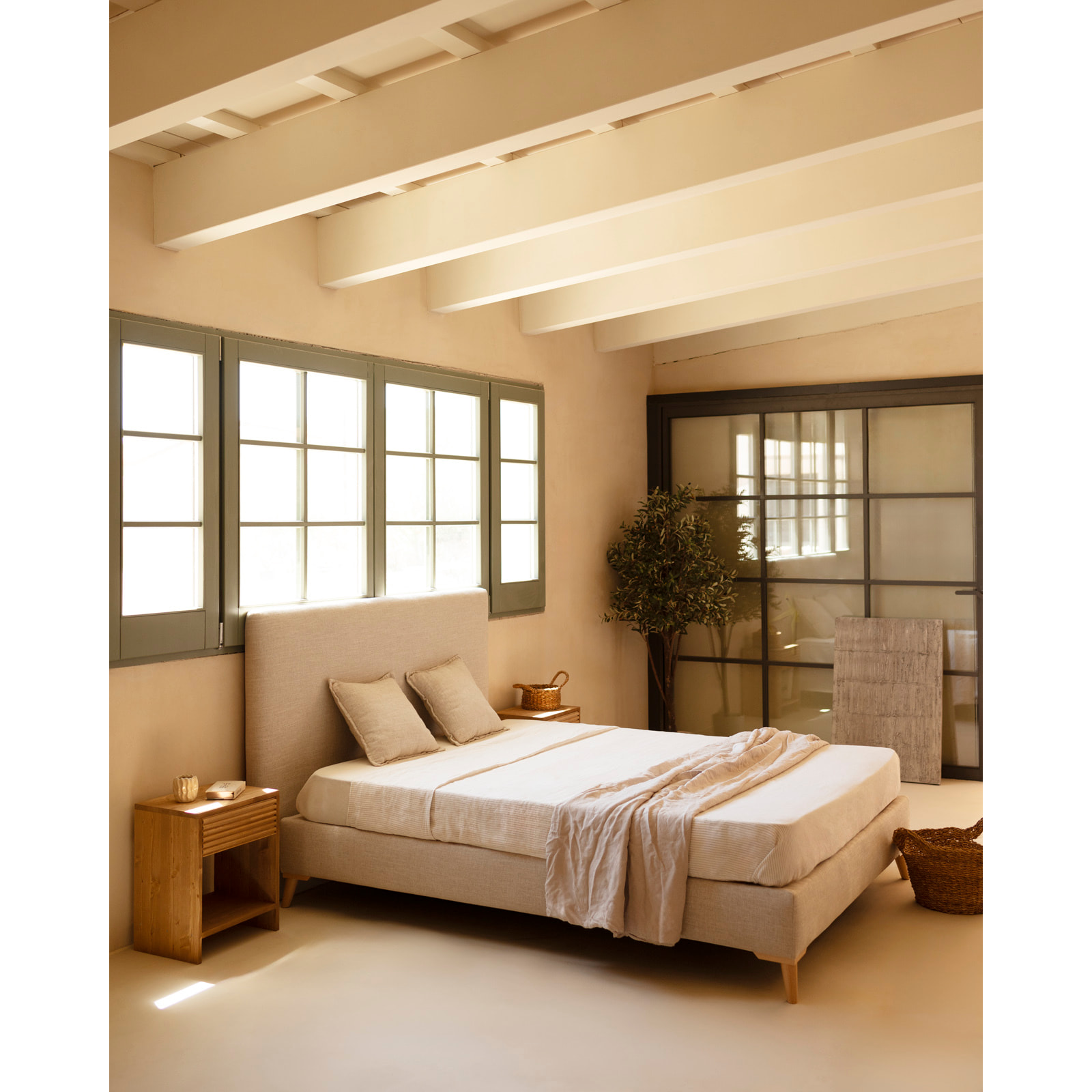 Lit rembourré en lin beige pour les matelas en différentes tailles