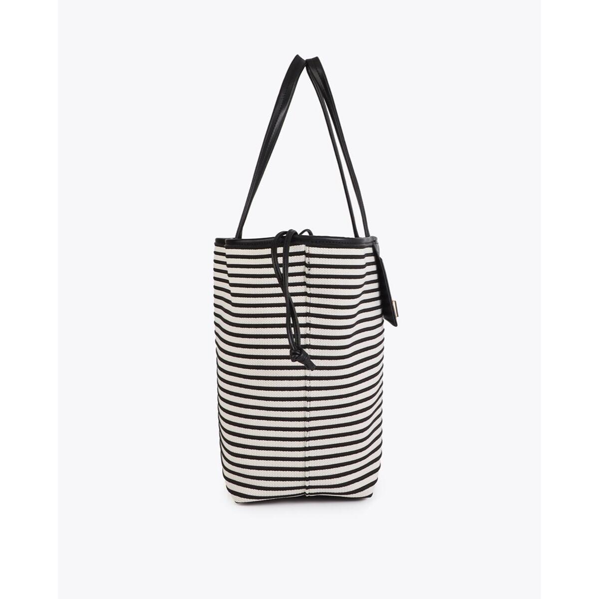 Shopper in tessuto a righe abbinato a un effetto pelle.