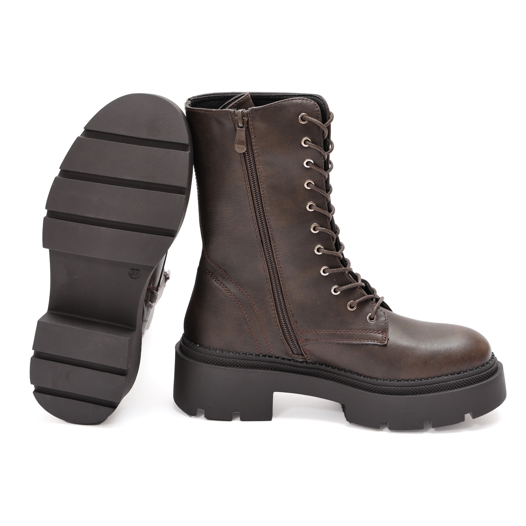 Anfibi in simil pelle con stringhe