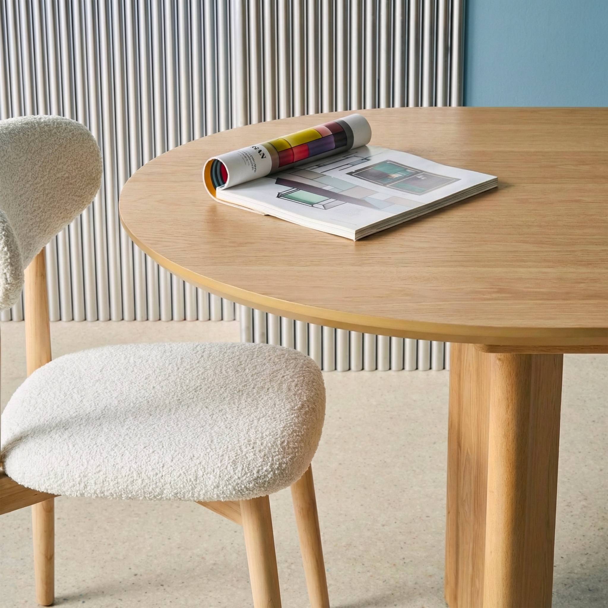 Table à manger oblongue extensible bois d'hévéa et placage chêne 6-8 places ALBANE