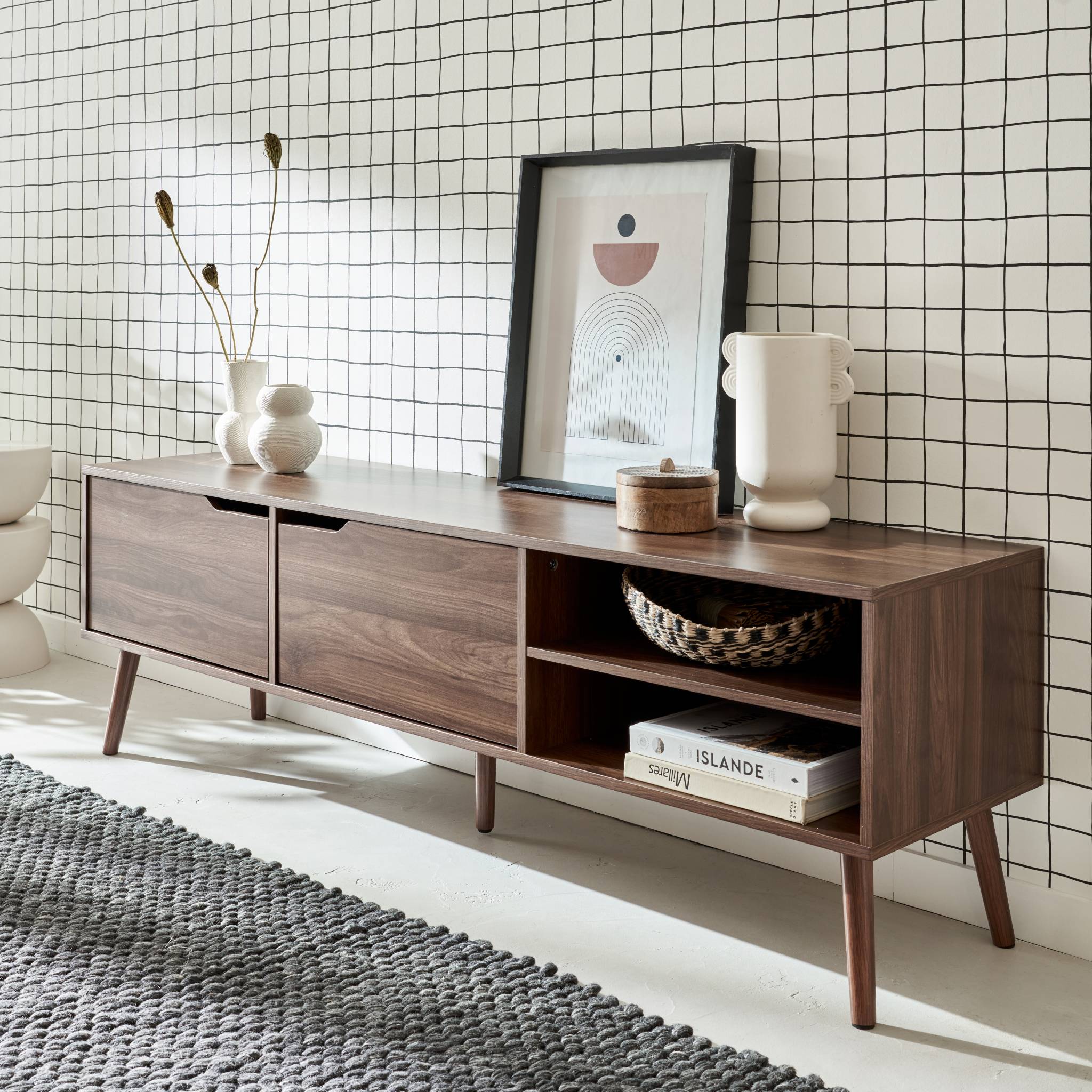 Meuble TV décor bois de noyer. 2 portes. 1 étagère. 160cm