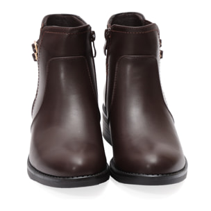 Stivaletti in simil pelle con fibbia dorata e elastico laterale