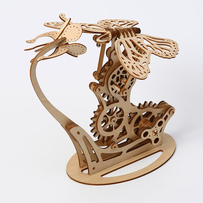 Maqueta de Madera 3D, diseño de Mariposa con movimiento mecánico. 138 piezas.