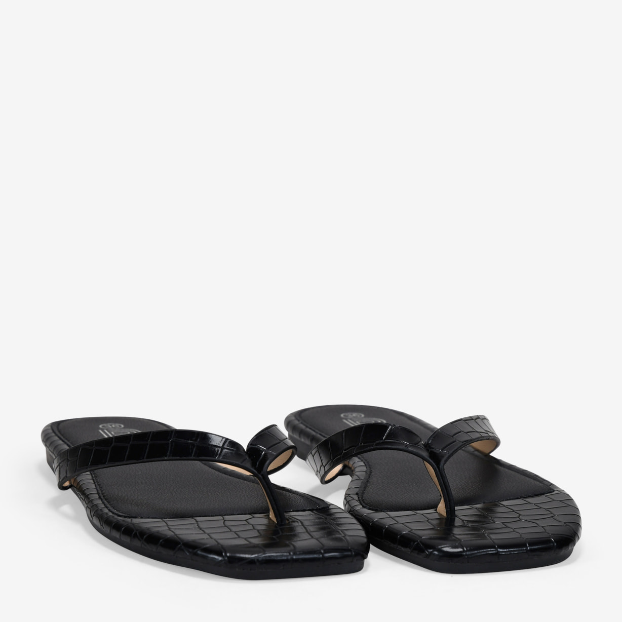 Sandalias de dedo negras efecto cocodrilo