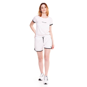 Pantalones cortos de mujer en blanco y negro.