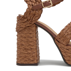 Sandalia de tacón Fresa en rafia tintada con cierre de pulsera