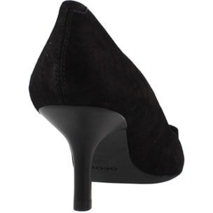 Salones Mujer de la marca GEOX  modelo D56YBC 00021 NEGRO