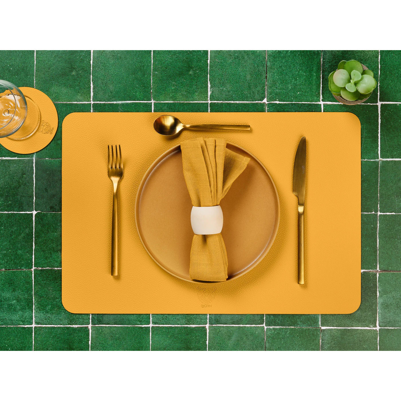 Set de table rectangulaire réversible - 6 pièces - Cuir recyclé jaune moutarde et vert sapin