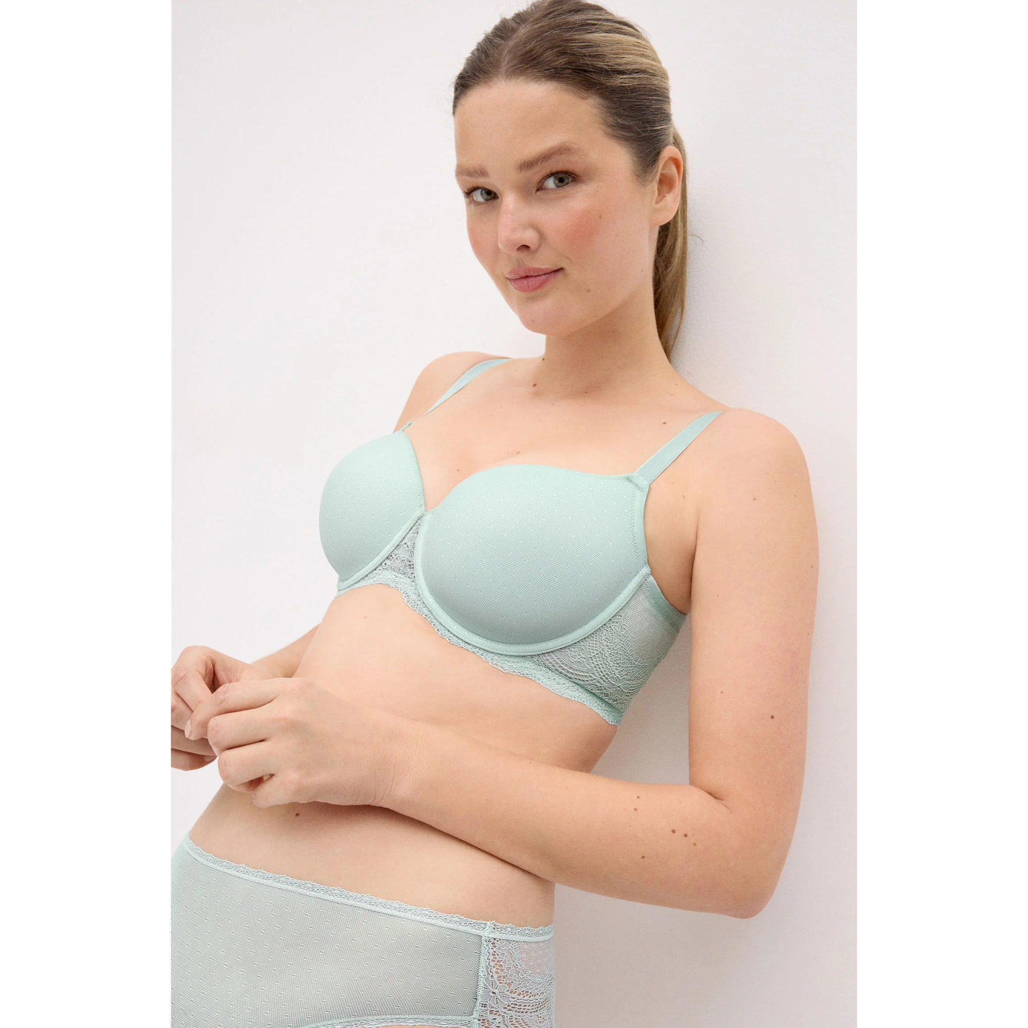 Reggiseno con ferrtto e imbottitura