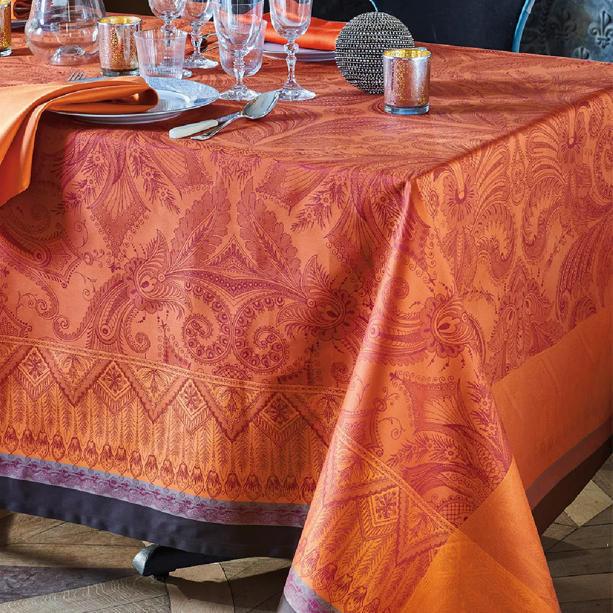 Nappe anti tache pur coton jacquard tissage fin Grace flamboyant