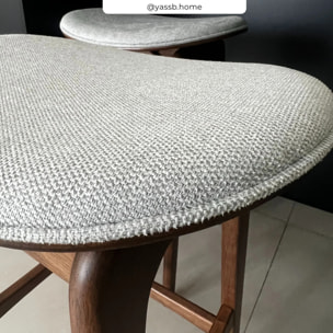 Lot de 2 tabourets pour îlot central 65,5 cm en bois et tissu gris - Jude