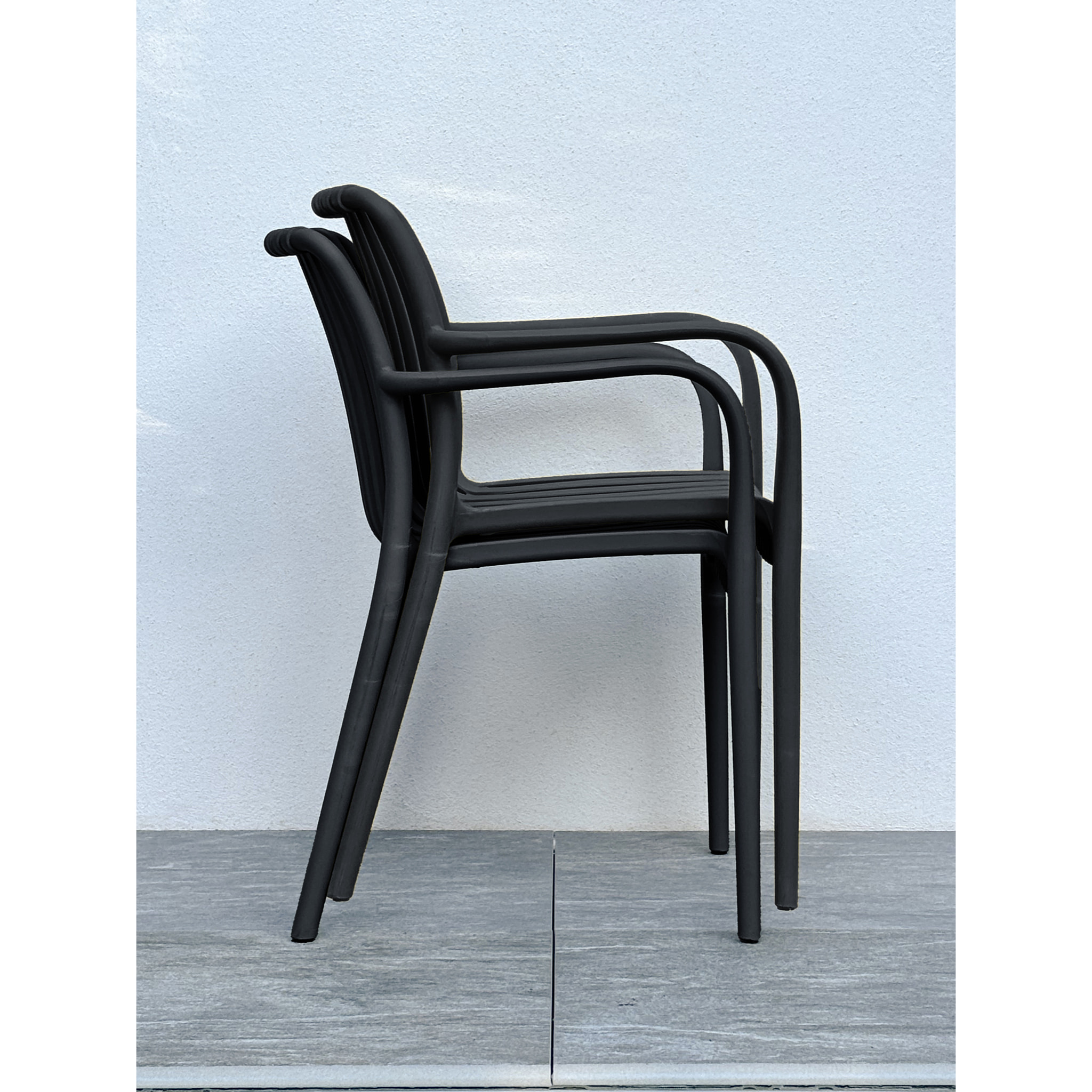 TIAGO - Lot de 2 fauteuils de jardin empilables en Polypropylène noir