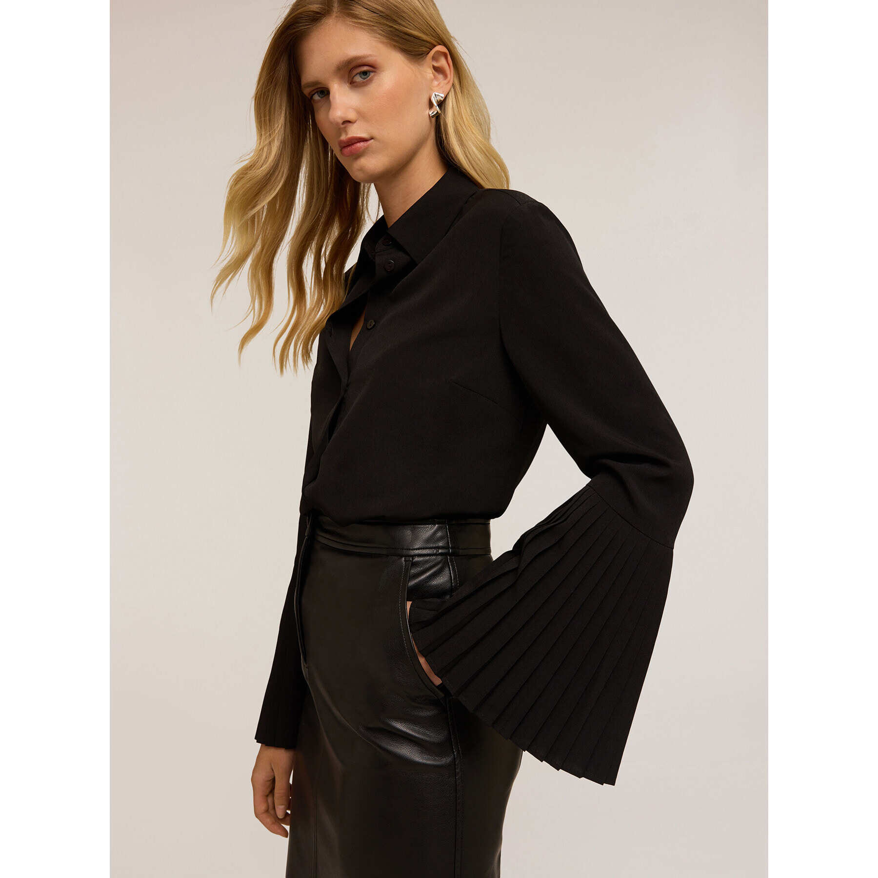 Motivi - Camisa con mangas plisadas - Negro