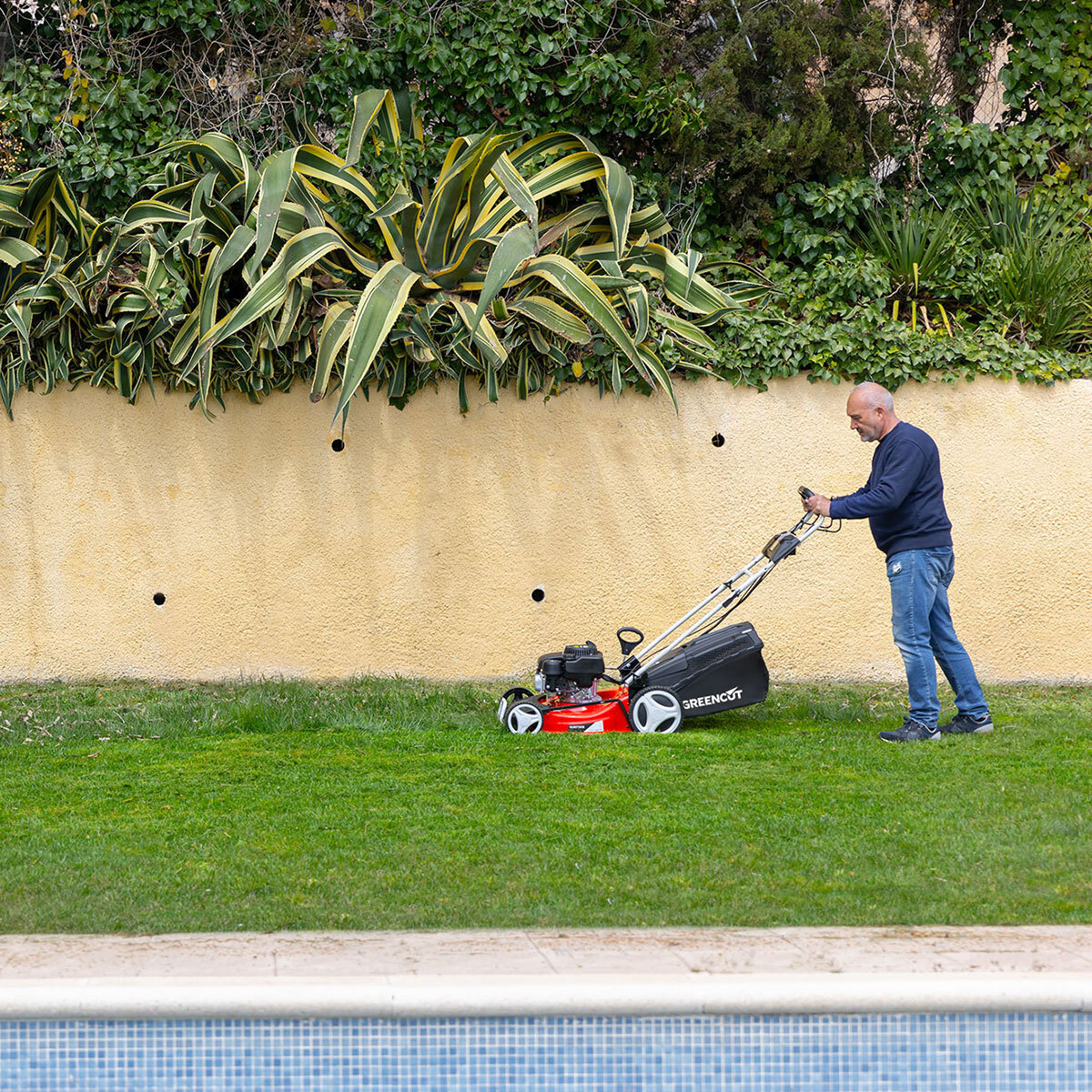 Cortacésped autopropulsado acero 150cc 4cv  arranque eléctrico, 7 posiciones, manillar acolchado GLM770XE GREENCUT