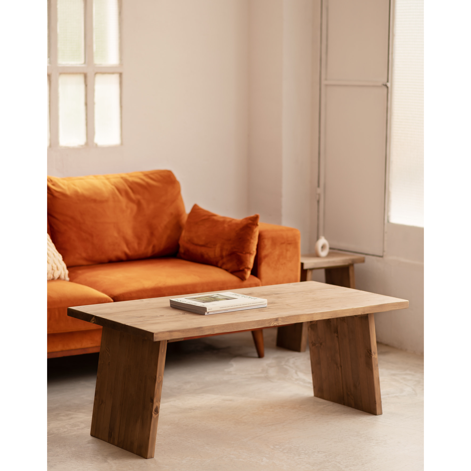 Table basse en bois massif ton chêne foncé 120x60cm Hauteur: 45 Longueur: 120 Largeur: 60