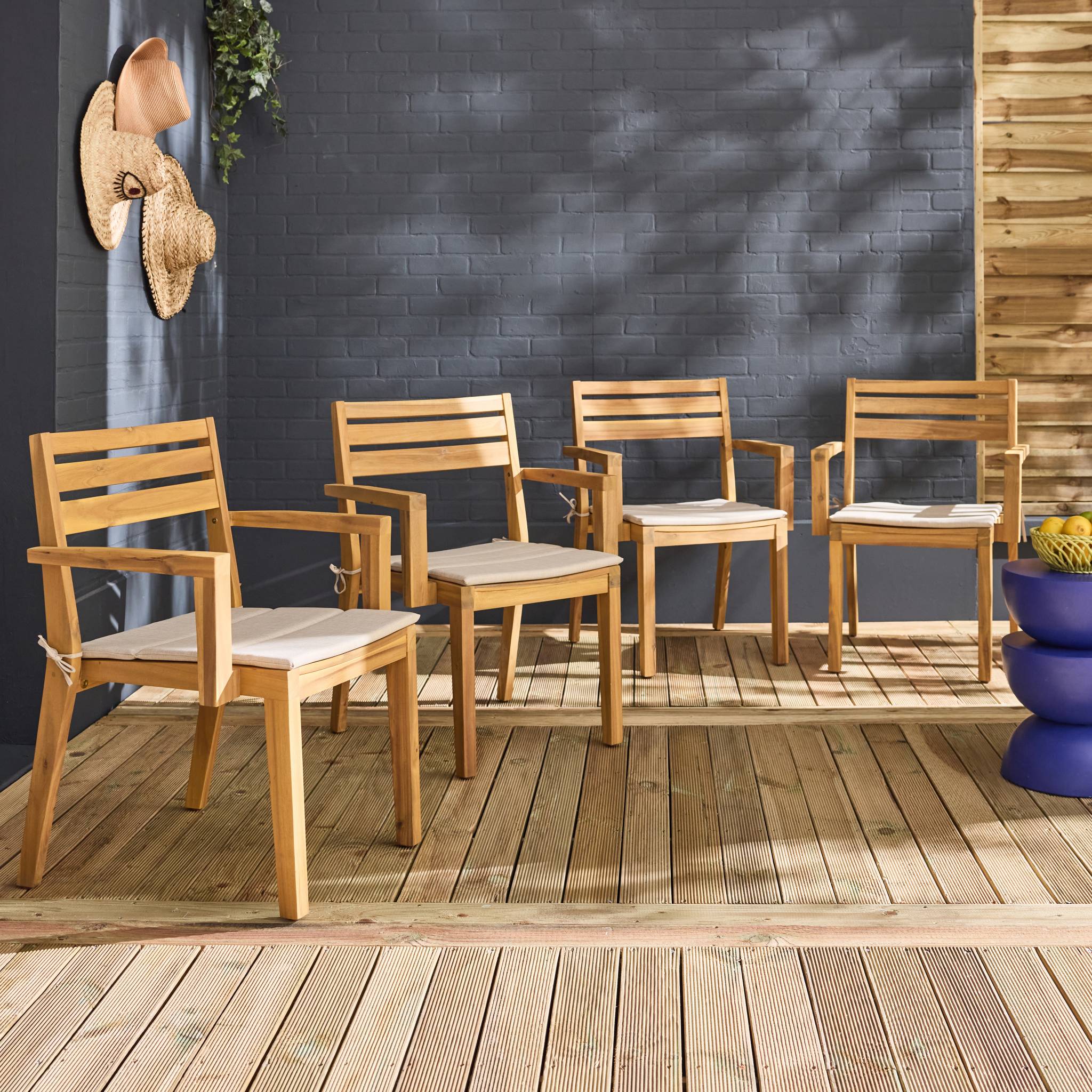 Lot de 4 fauteuils de jardin beige MERINA bois d'acacia avec coussin. 59 x 55 x 81 cm