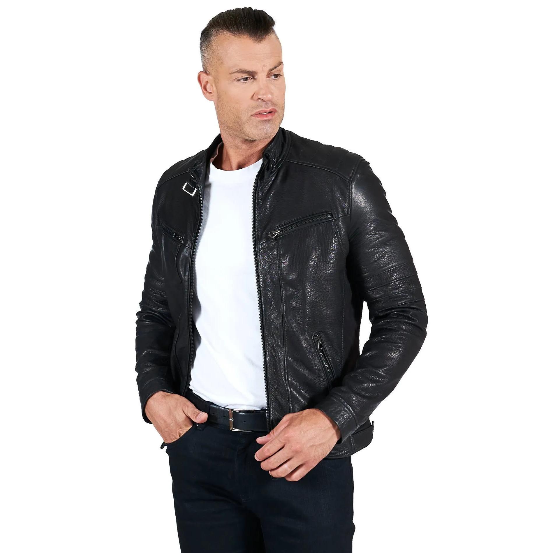 Giacca in pelle raggrinzita nera biker trapuntato sulle spalle