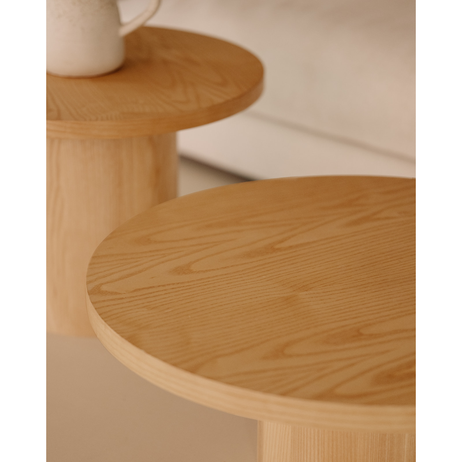 Mesa de centro redonda en madera de fresno de 80x30cm Alto: 30 Largo: 80 Ancho: 80