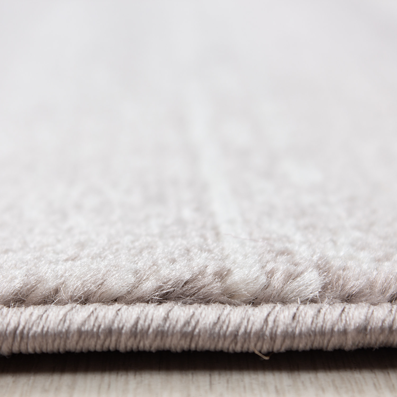 PLUS - Tapis uni à poils courts beige - PLU8000BEI