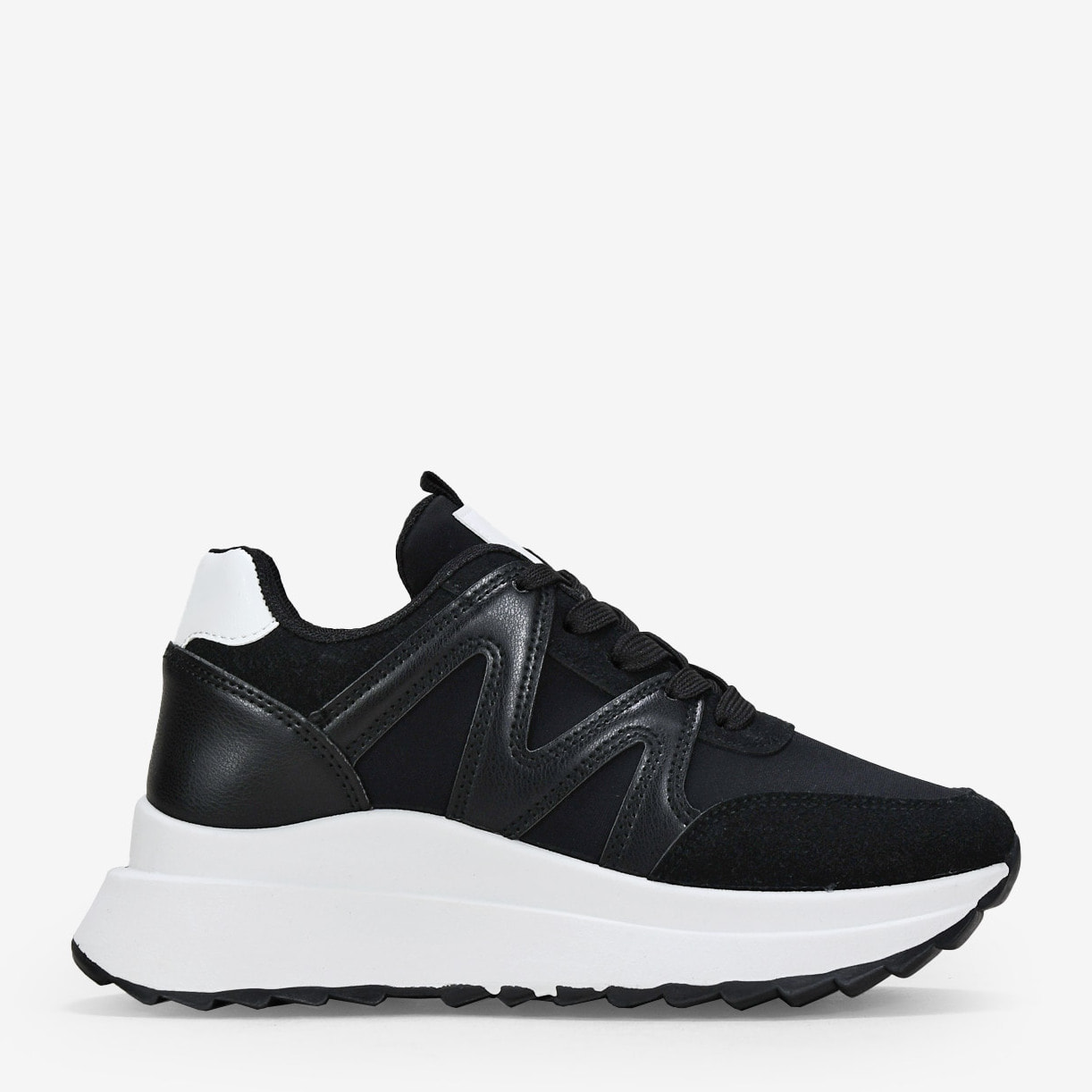 Zapatillas negras con cordones