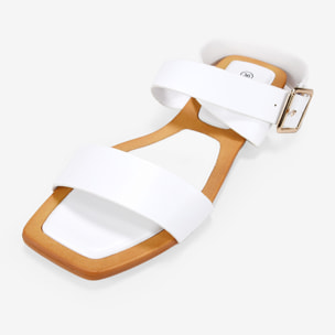 Sandalias planas blancas  con hebilla