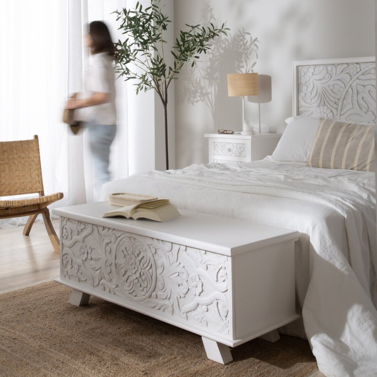 Coffre Indira -bois massif de manguier-couleur blanc brossé 120 x 45 x 47 cm