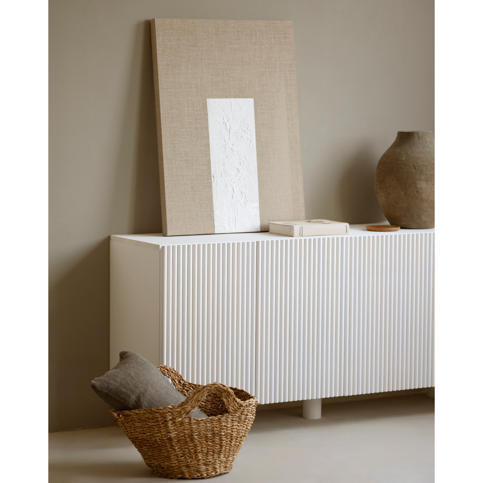 Buffet en bois de sapin et pin en ton blanc 152x42cm Hauteur: 71 Longueur: 152 Largeur: 42