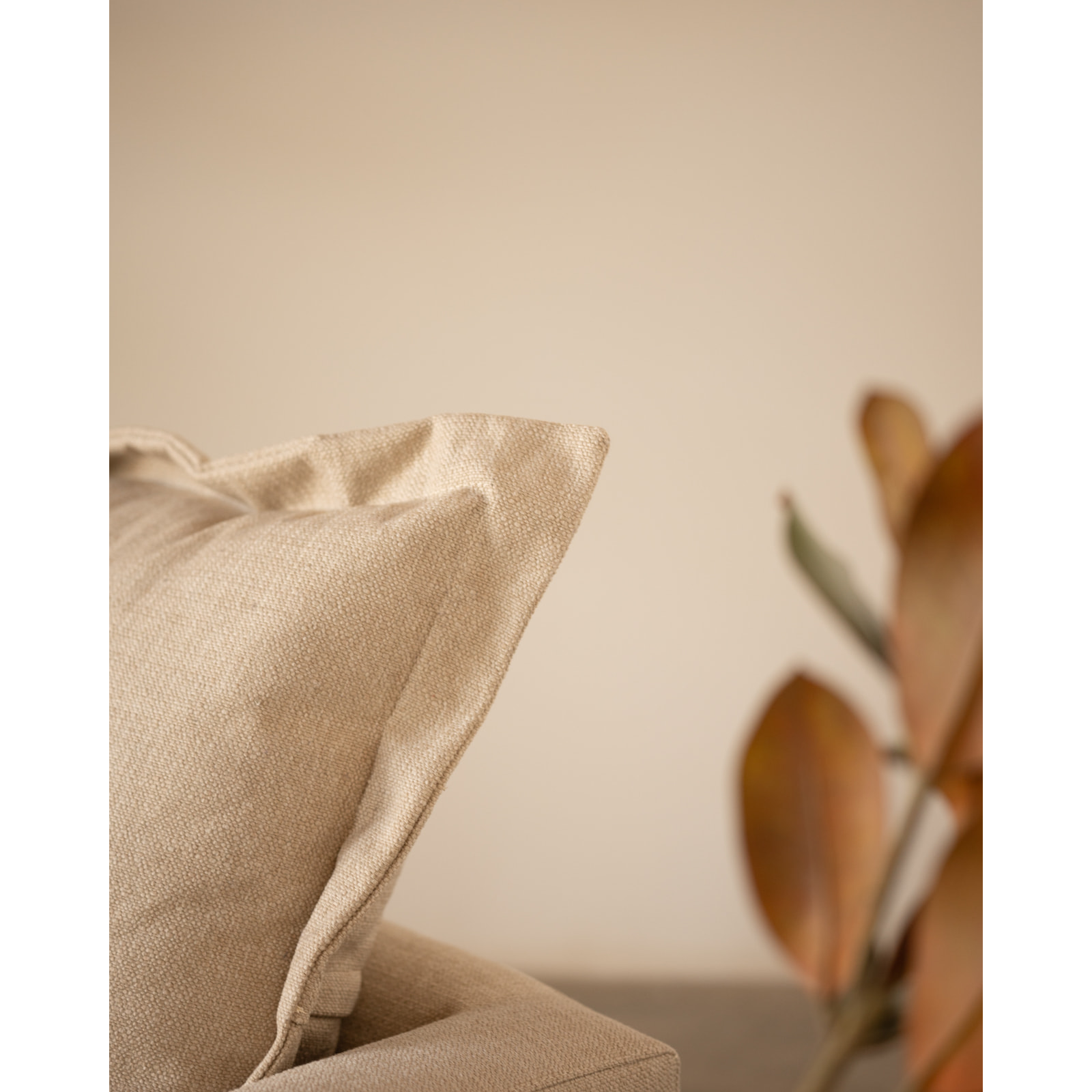 Sillón tono beige de 105x106cm Alto: 99 Largo: 105 Ancho: 106