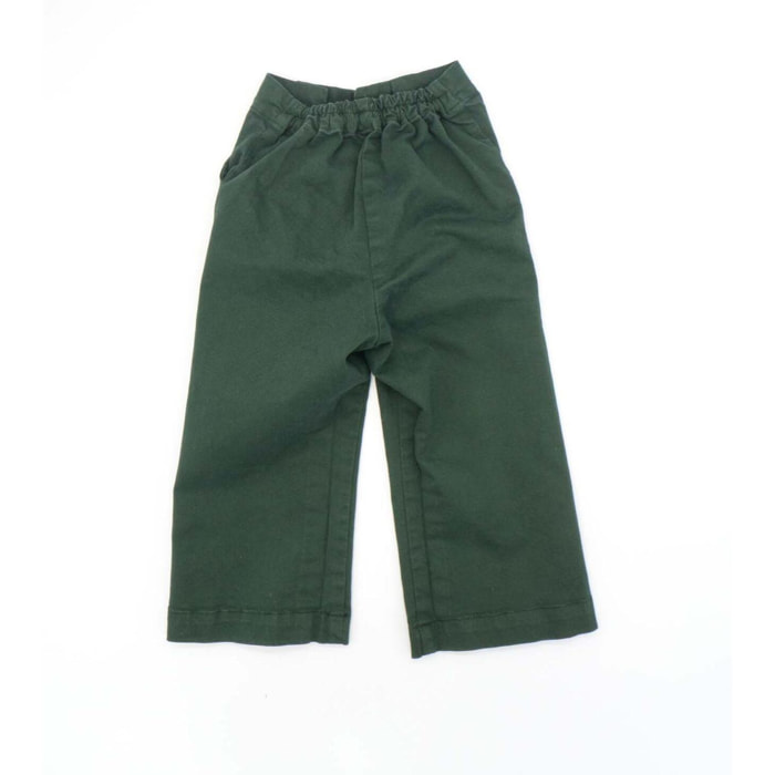 Pantalón de sarga verde con botones beige