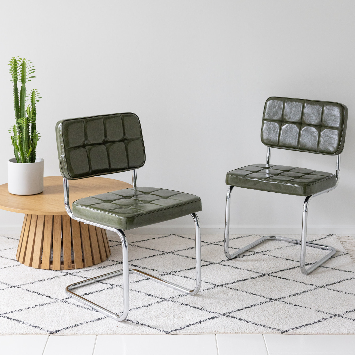 Lot de 2 chaises cantilever en simili vert kaki MARIA
